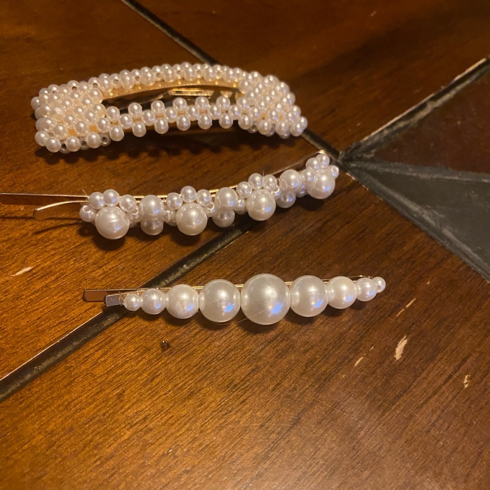 Elegant Pearl Hair Clips
